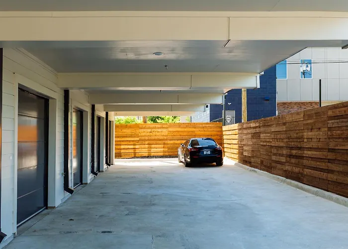 Сasa de vacaciones Stunning New Modern Magnolia Townhome *