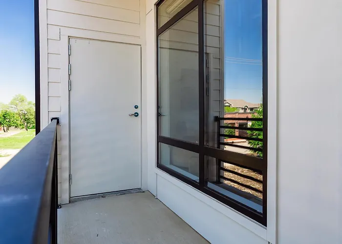 Stunning New Modern Magnolia Townhome Сasa de vacaciones Fort Worth