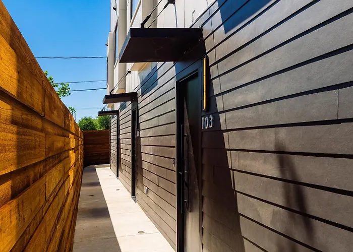 Stunning New Modern Magnolia Townhome Сasa de vacaciones Fort Worth