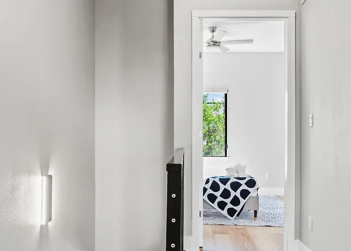 Stunning New Modern Magnolia Townhome *