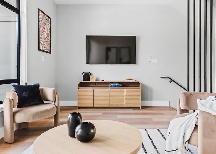 Stunning New Modern Magnolia Townhome Сasa de vacaciones *