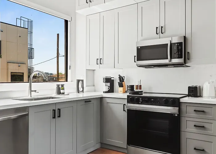 Stunning New Modern Magnolia Townhome Сasa de vacaciones *