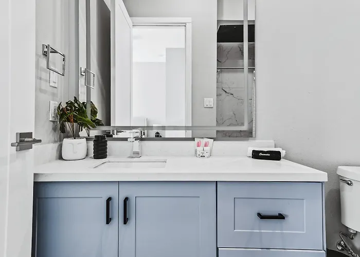 Сasa de vacaciones Stunning New Modern Magnolia Townhome *