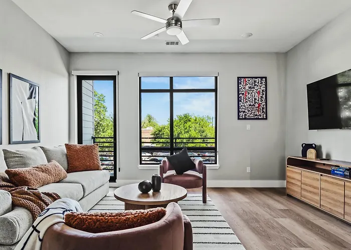 Сasa de vacaciones Stunning New Modern Magnolia Townhome Fort Worth