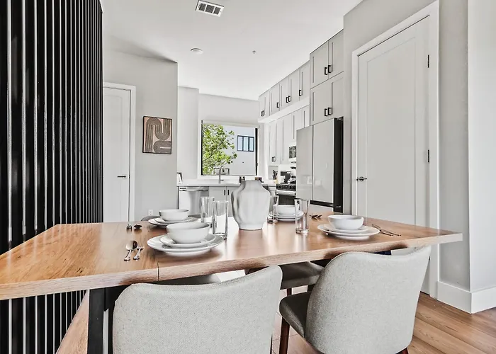 Сasa de vacaciones Stunning New Modern Magnolia Townhome *